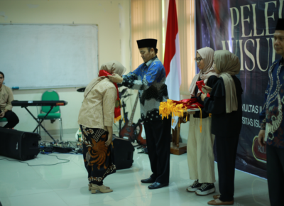 FISIP UIN Walisongo Gelar Pelepasan Wisudawan Periode November 2025