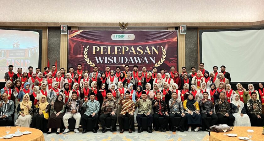 Pelepasan Wisudawan FISIP UIN Walisongo Semarang Berlangsung Meriah